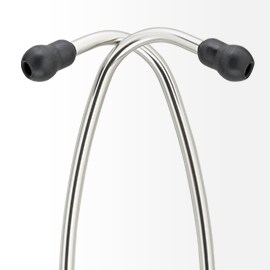 Ušné hadičky fonendoskopu 3M Littmann z lesklého hliníka, navzájom symetricky prekrížené, s čiernymi ušnými vložkami na koncoch.