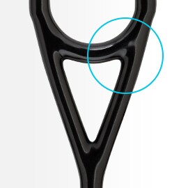 Detailná snímka čiernej hadičky v tvare písmena Y na fonendoskope 3M Littmann.